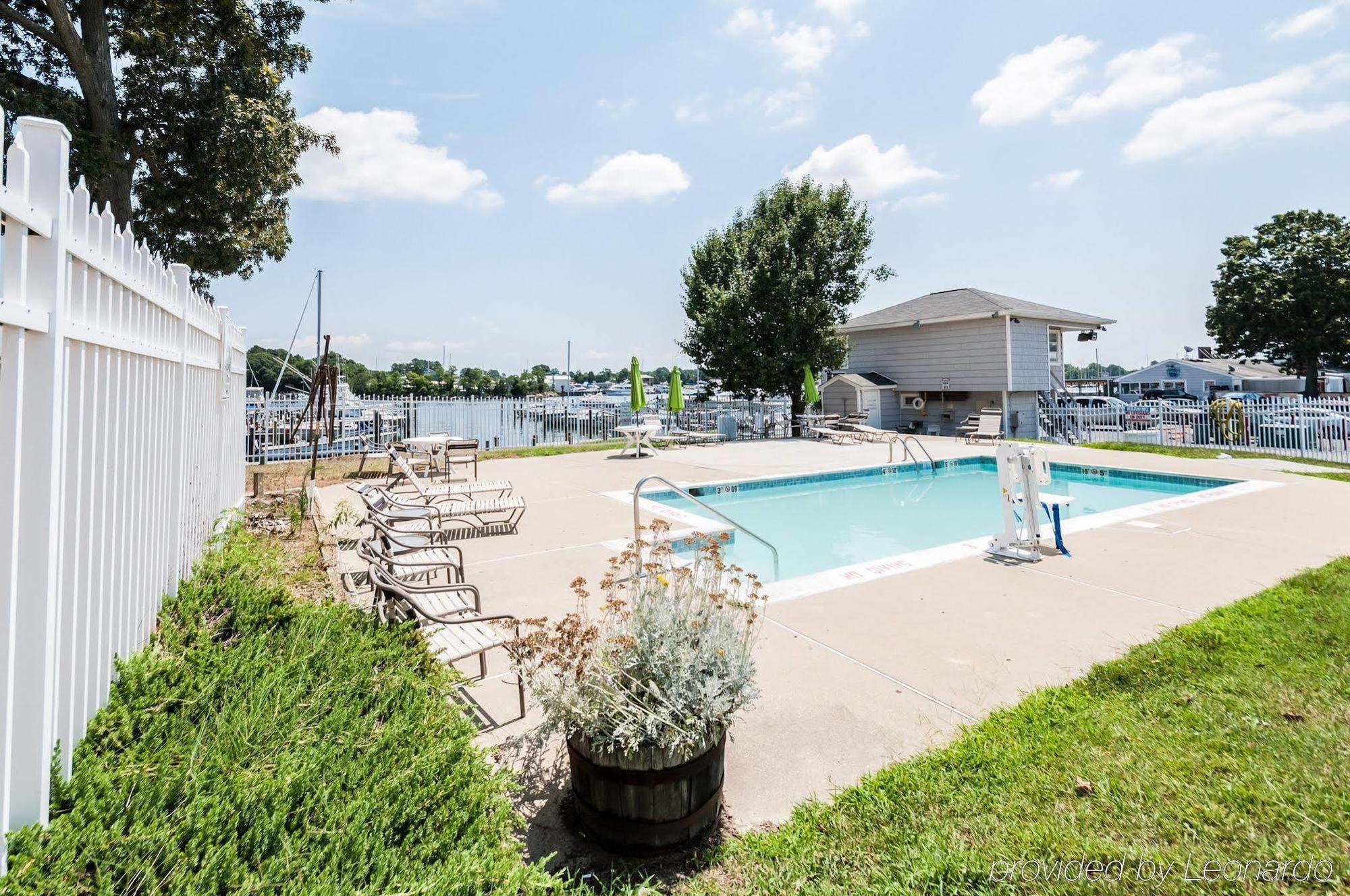 Quality Inn Solomons - Beacon Marina Exteriör bild